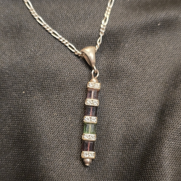 Elegant Silver Pendant Necklace - Picture 2 of 3